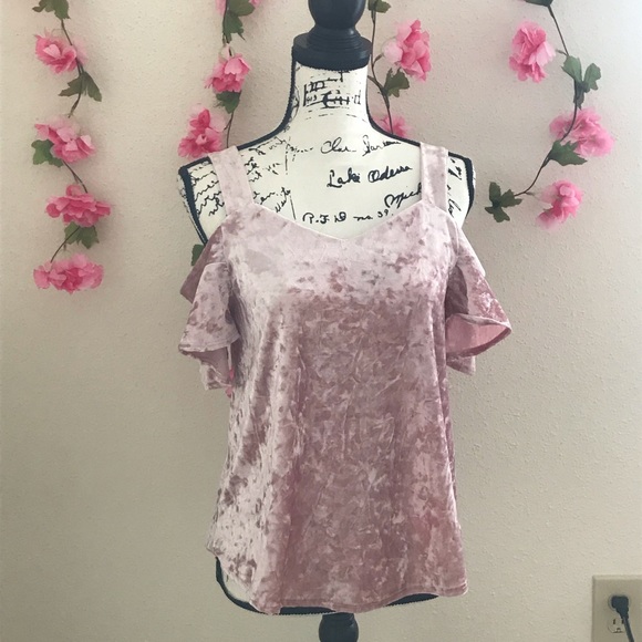 Francesca's Collections Tops - 💥5 FOR $10 SALE 💥 HOST PICK 🤩 Cold Shoulder Velvet Top Francesca’s